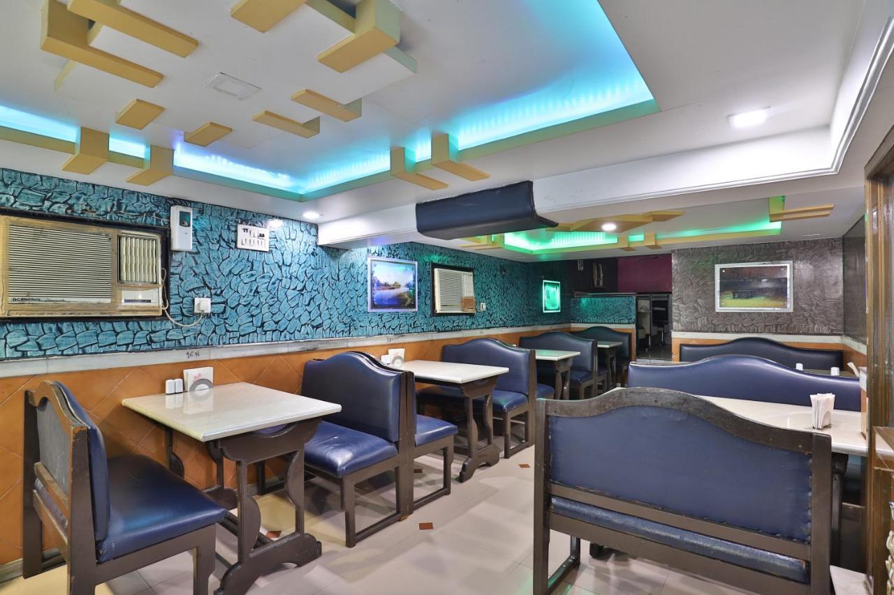Hotel Midtown Surate Extérieur photo