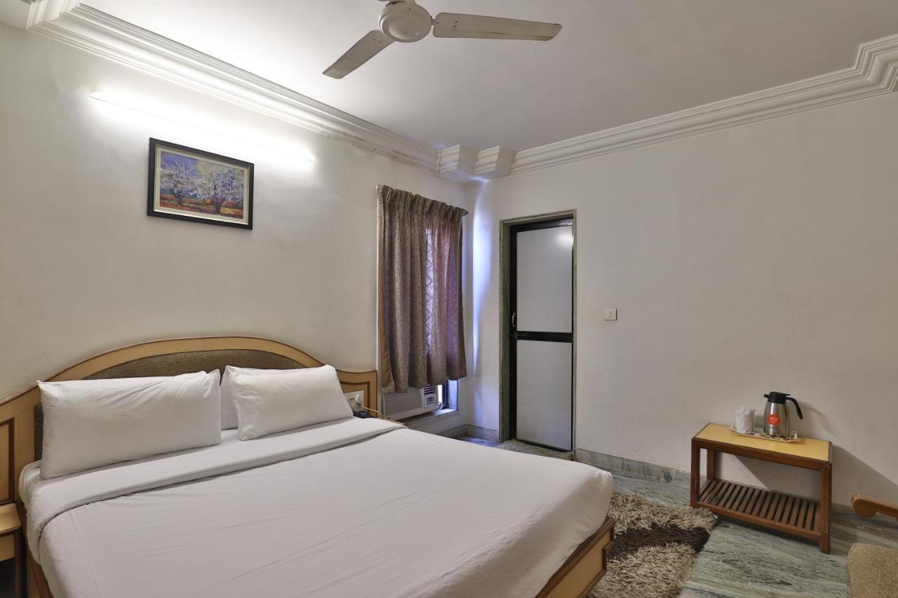 Hotel Midtown Surate Extérieur photo