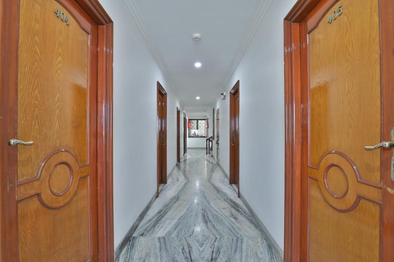 Hotel Midtown Surate Extérieur photo